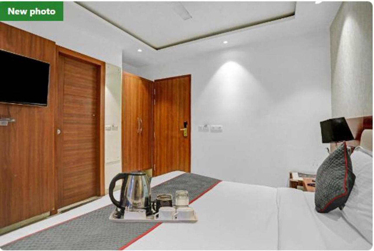 Wowstops-clark Near Delhi Airport 4*