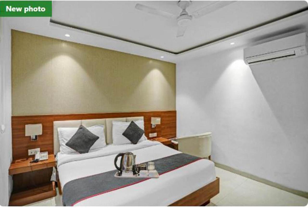Wowstops-clark Near Delhi Airport Hotel 4*