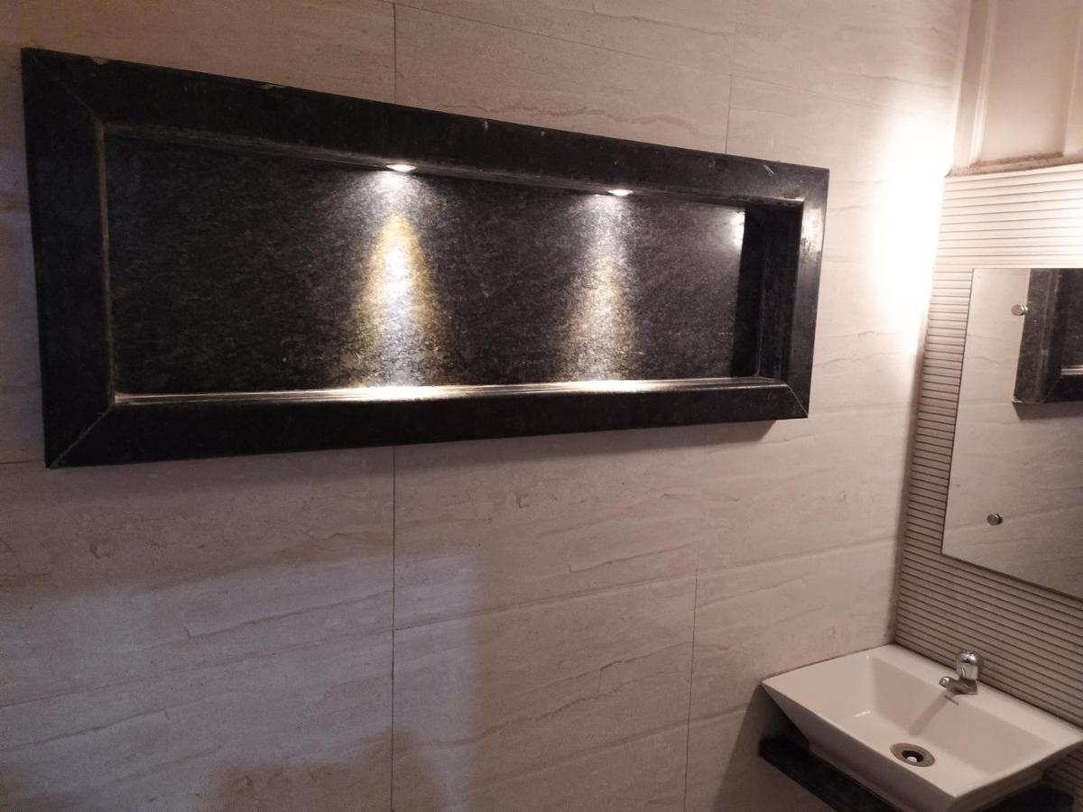 Peace Point - 1 Min Walking Distance From Station Hotel