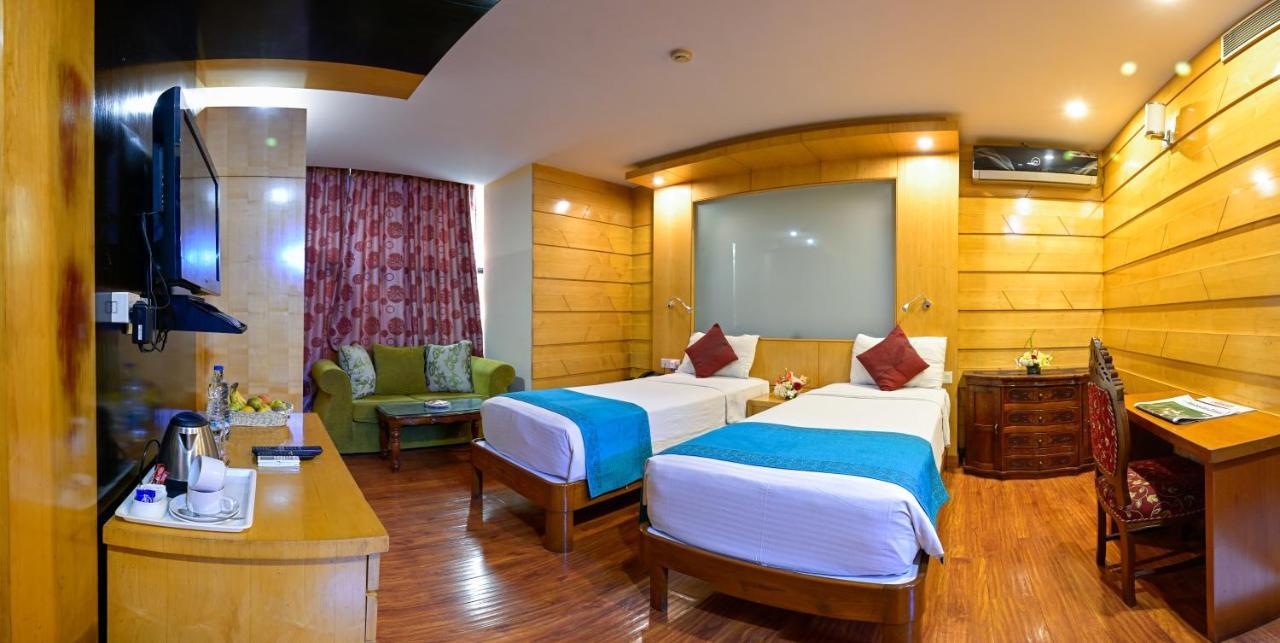 Hotel Emarald, 3*