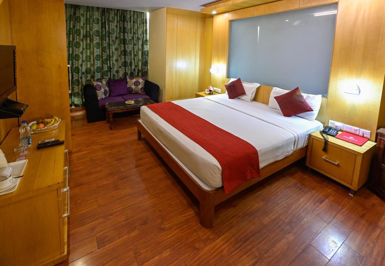 Emarald, Hotel