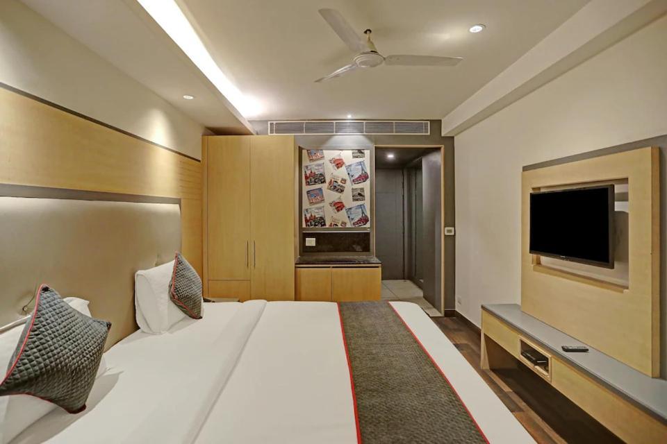 Superb 5 Mins Walk From Station 3* New Delhi