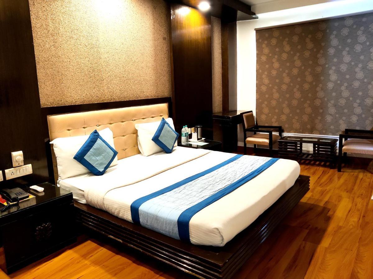 Pride, Karol Bagh Hotel
