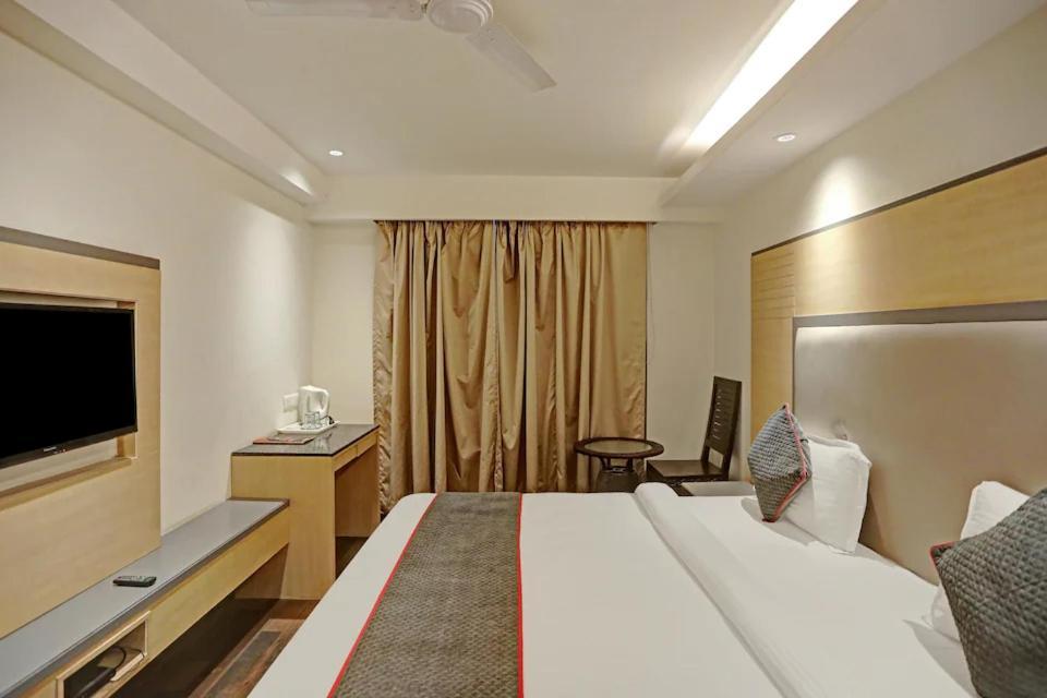 Superb 5 Mins Walk From Station 3* New Delhi
