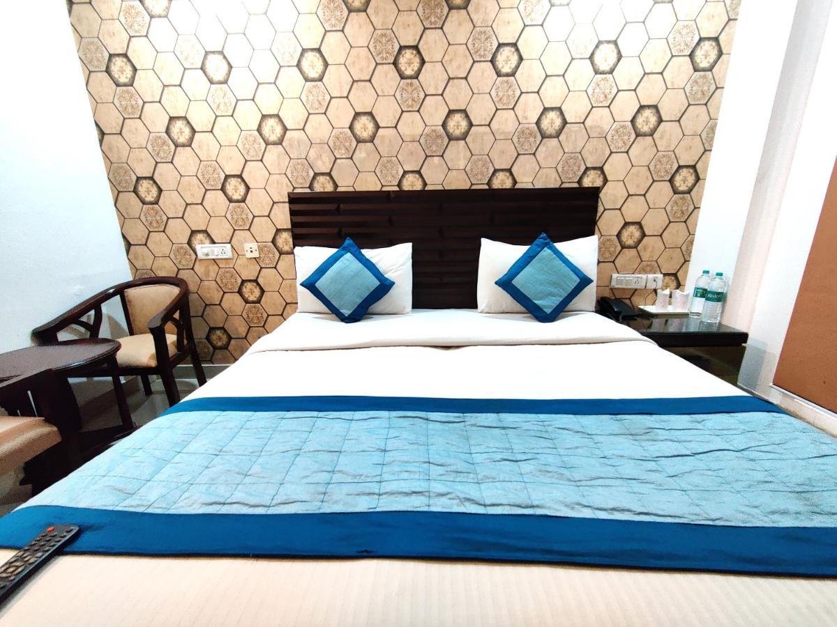 Hotel Pride, Karol Bagh 3*