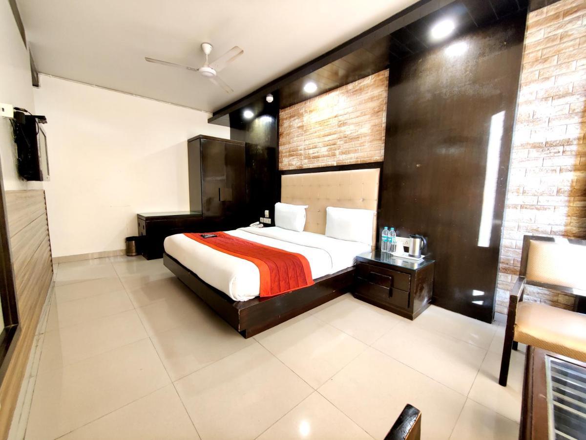 Pride, Karol Bagh Hotel