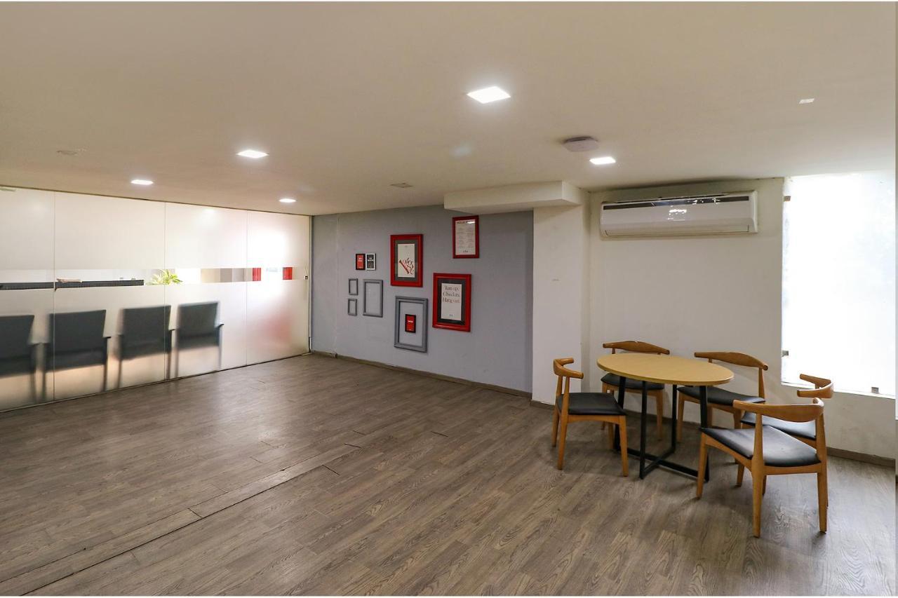 Fabhotel The Chaitanyas Rohini Sec 18 Hotel 3*