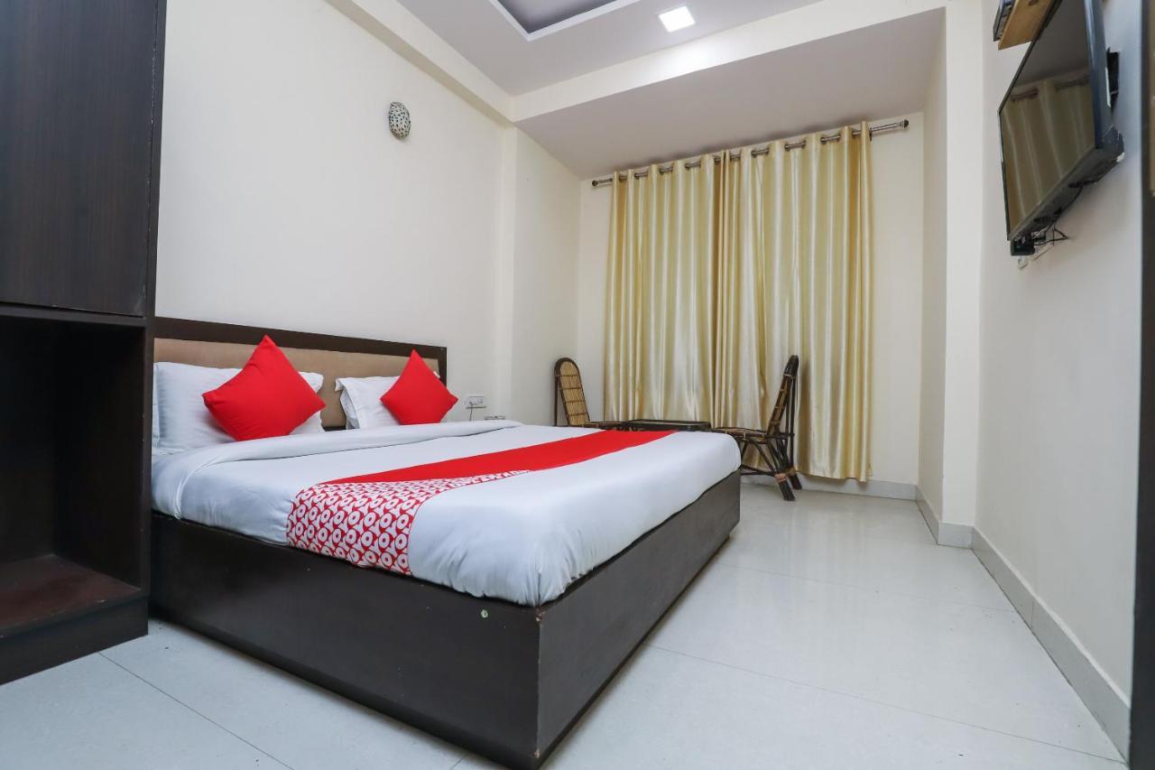 Oyo 24901 Achi House Hotel New Delhi