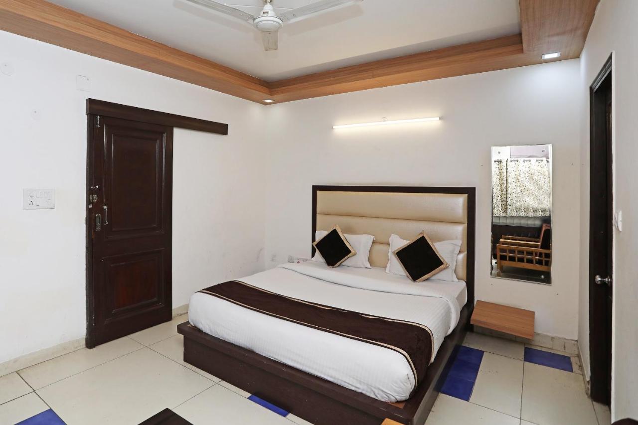 Hotel Oyo South Plaza Near Lotus Temple 3*
