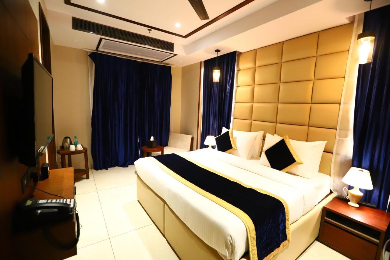 Hotel Sanca International In Patel Nagar Delhi 3*