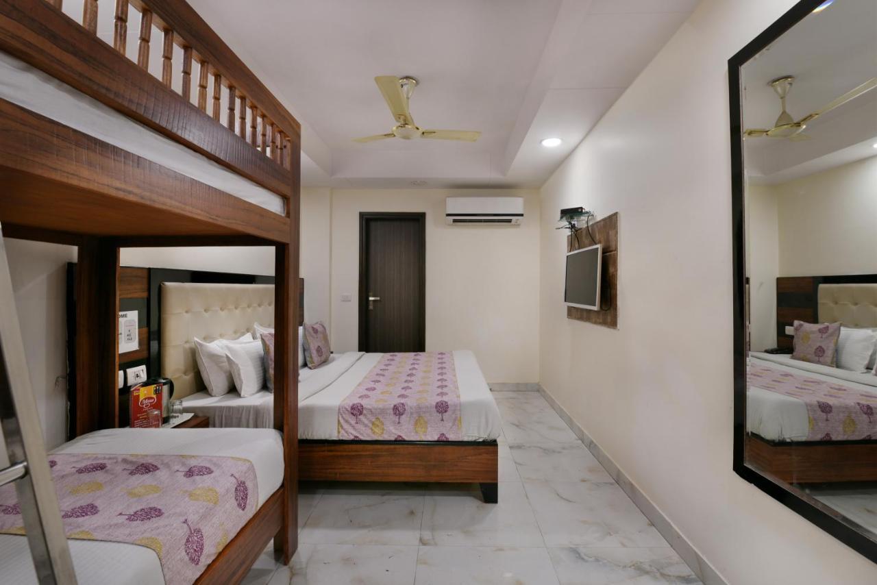 Emporio Near Railway Station Hotel 3*