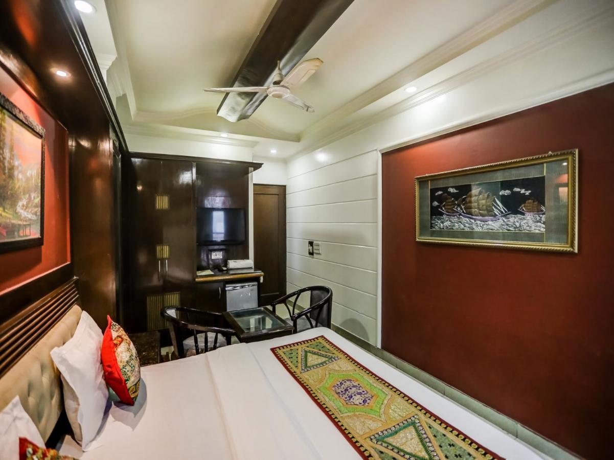 Staybook Geeson- Railway Station 3* Nova Deli