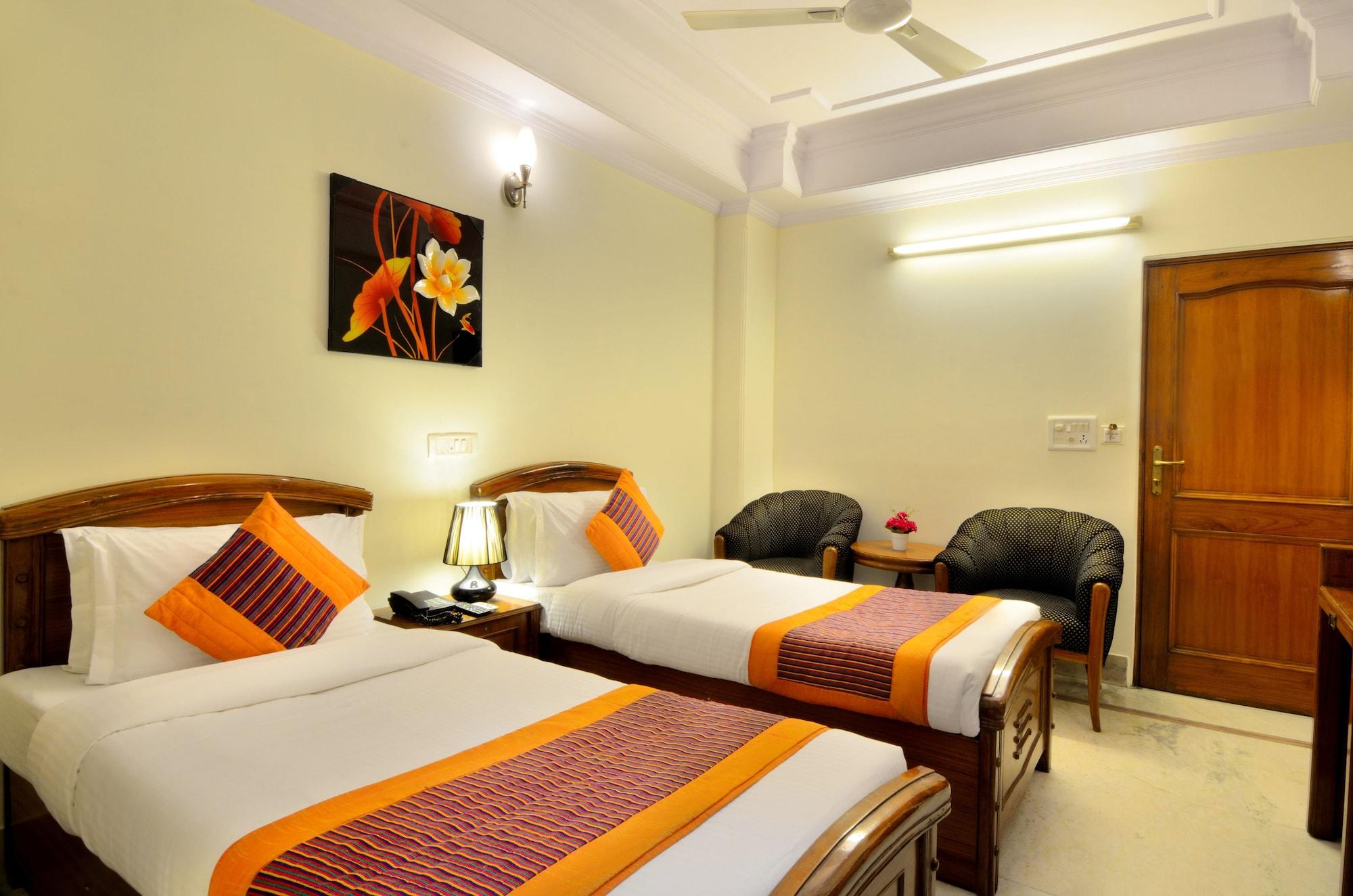 Pablas International, New Delhi, Near Metro Hotel 3*