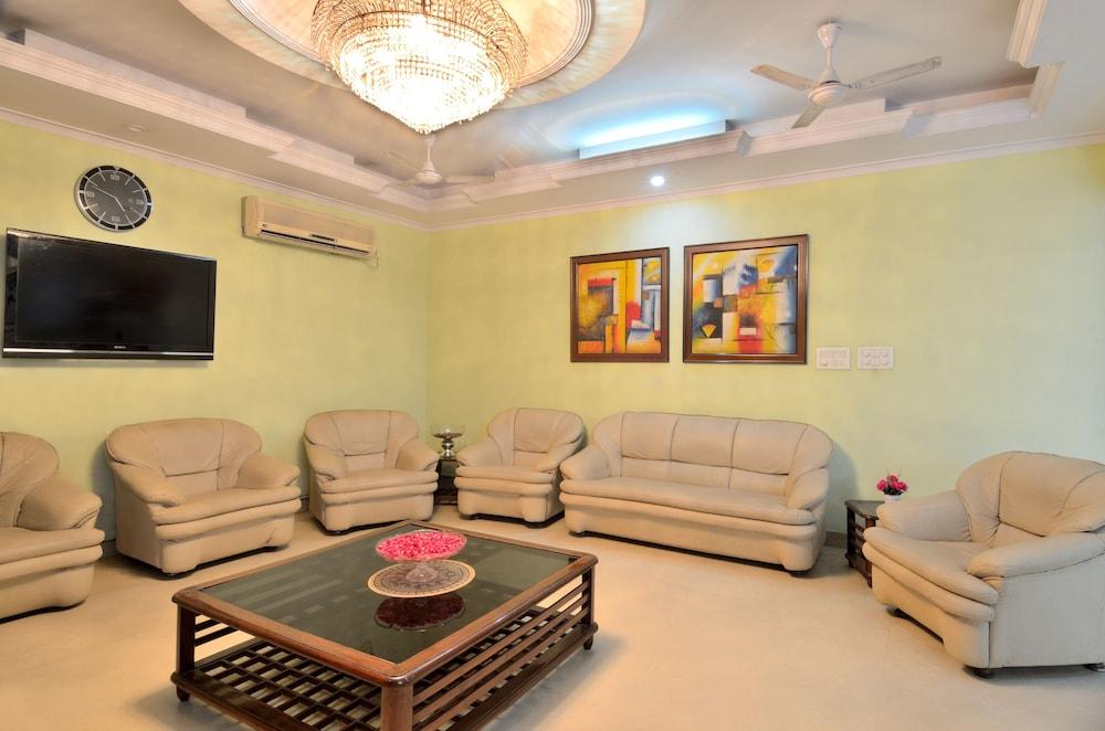 Hotel Pablas International, New Delhi, Near Metro 3*
