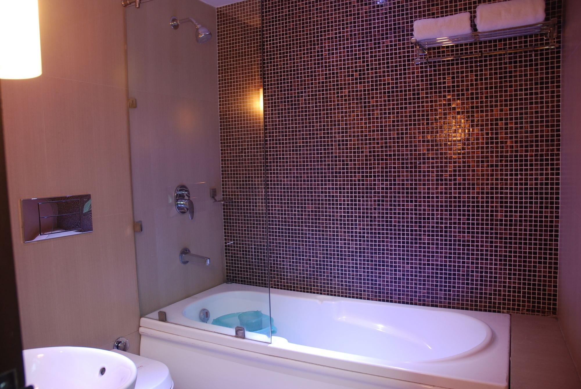 Hotel O Metro Height's Near Nangloi Railway Metro Station