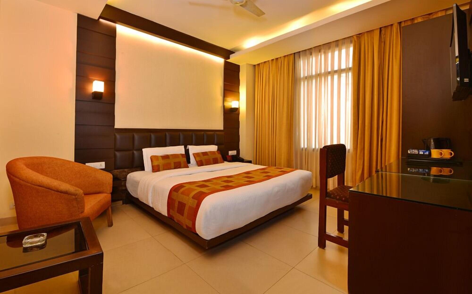 Hotel O Metro Height's Near Nangloi Railway Metro Station