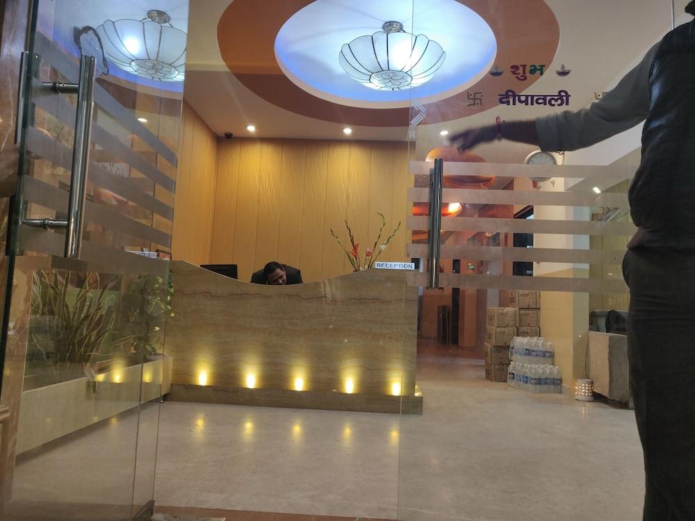 Hotel Apra International 3*