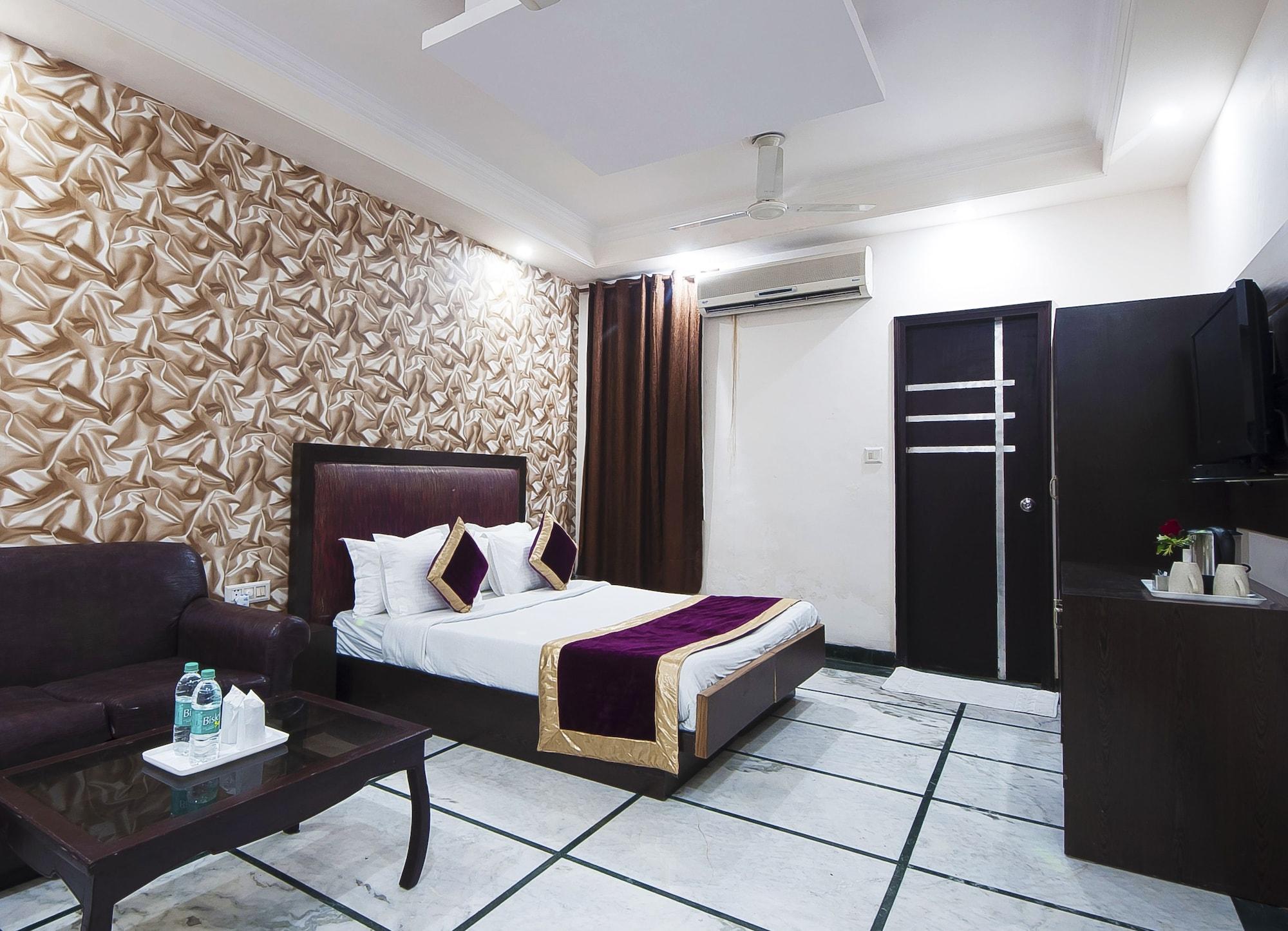 Hotel Apra International