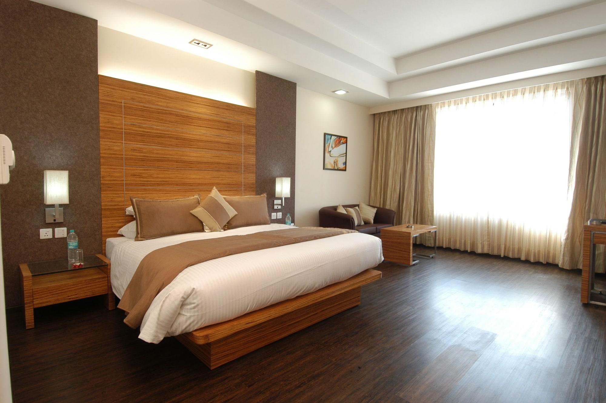 Mapple Emerald Hotel
