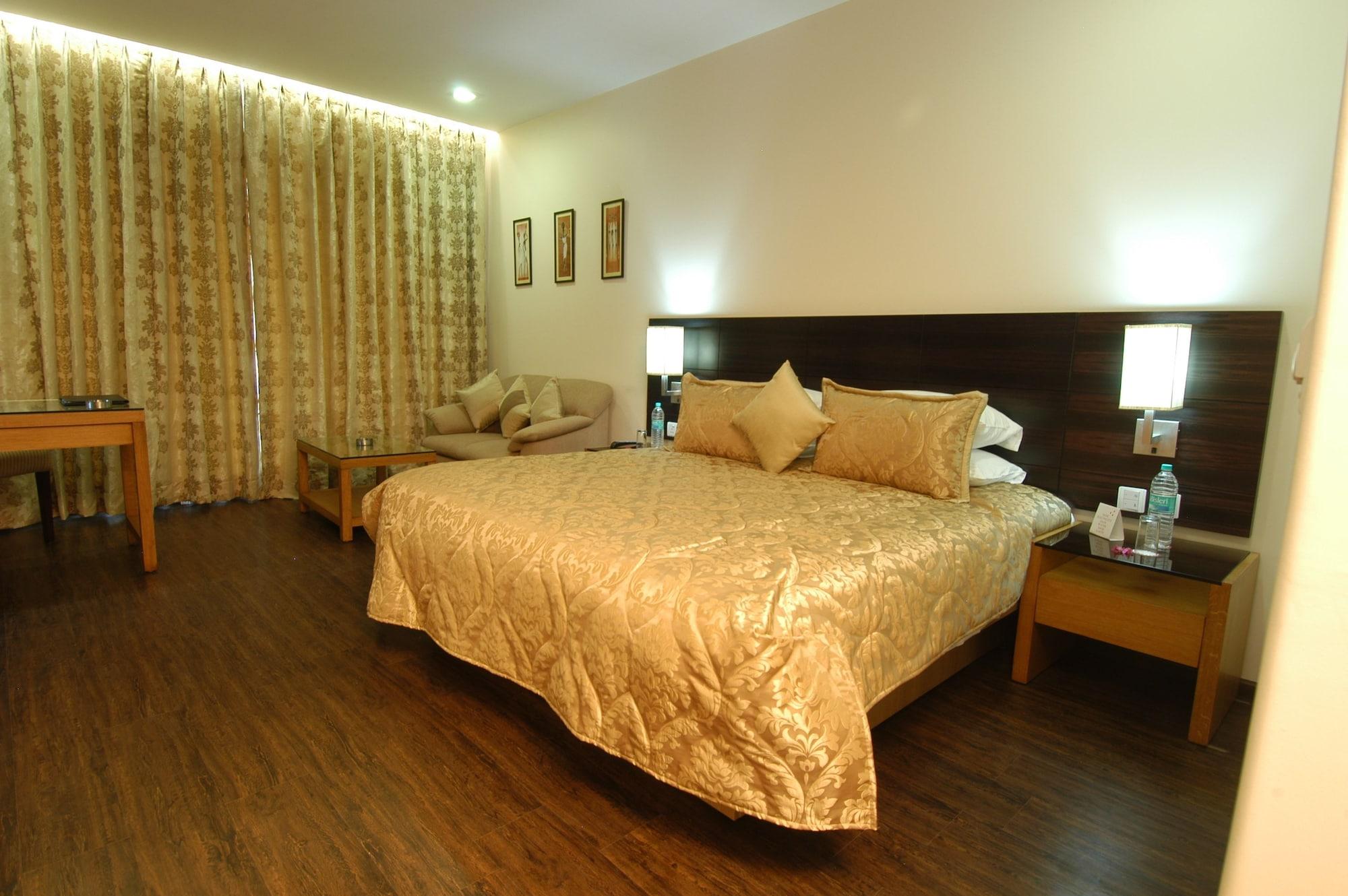 Mapple Emerald Hotel 4*