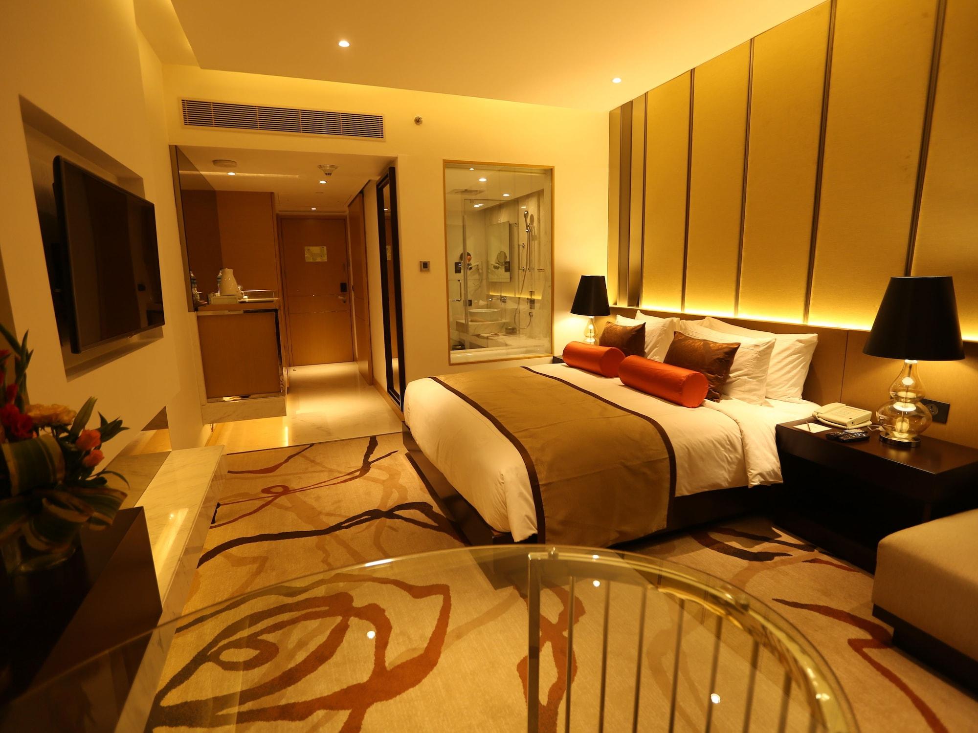 Pride Plaza Hotel, Aerocity 5* New Delhi