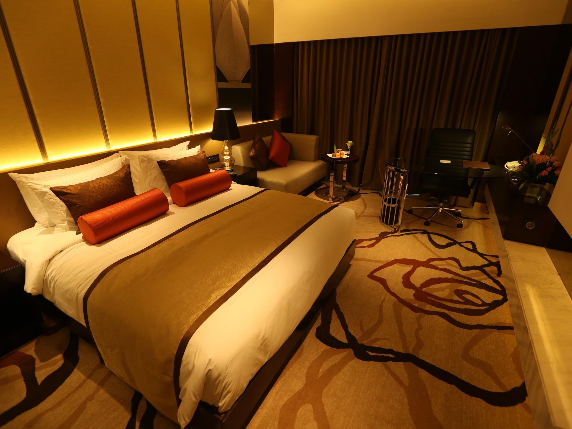 Pride Plaza Hotel, Aerocity Hotel 5*