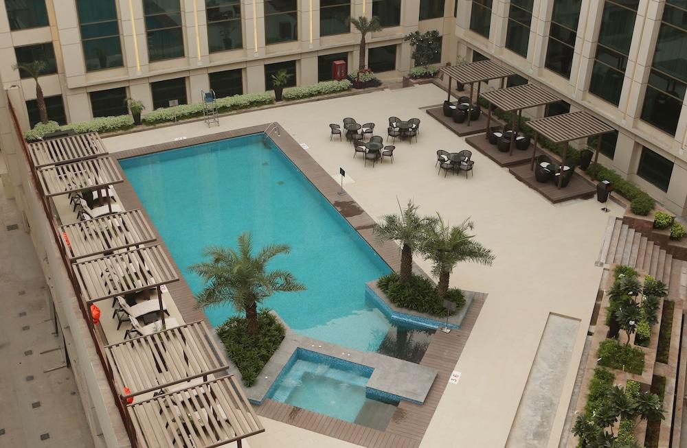 Pride Plaza Hotel, Aerocity 5* New Delhi
