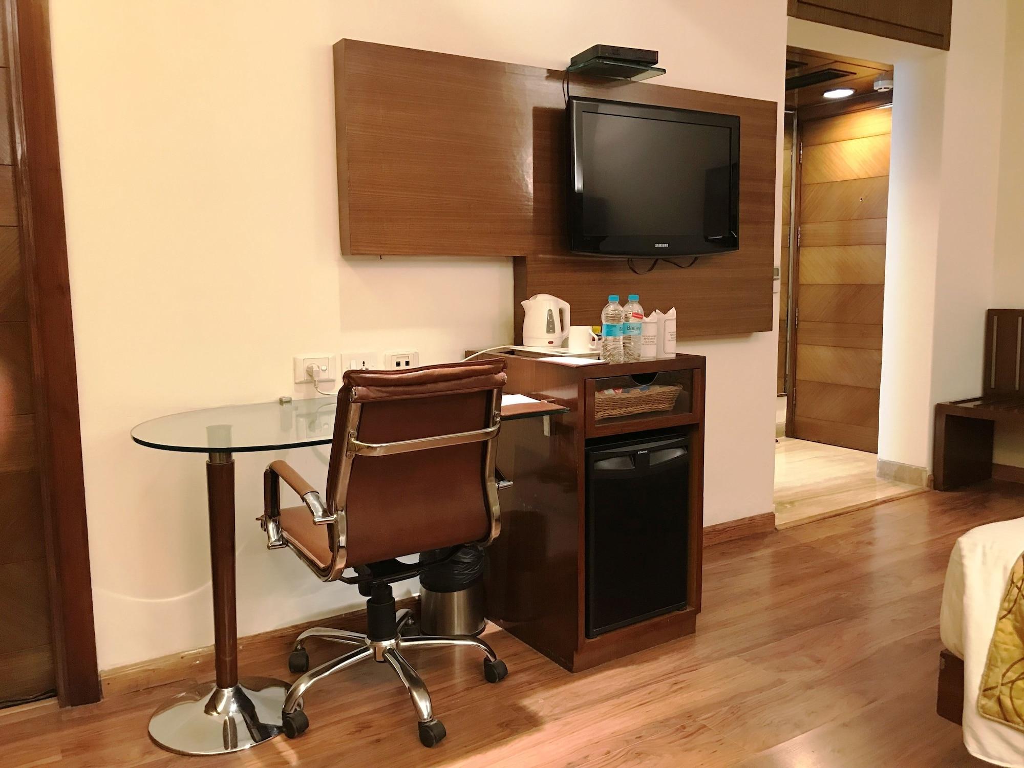 Indus Biznotel Hotel 4*