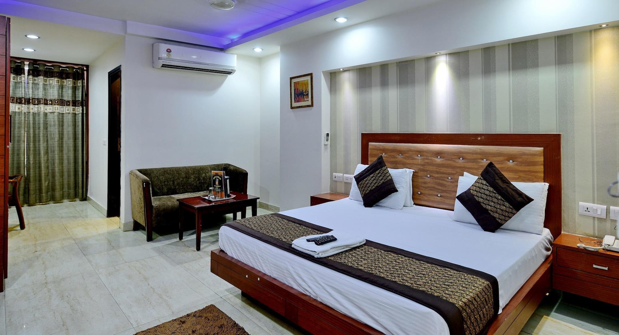 Emporio Near Railway Station Hotel 3*