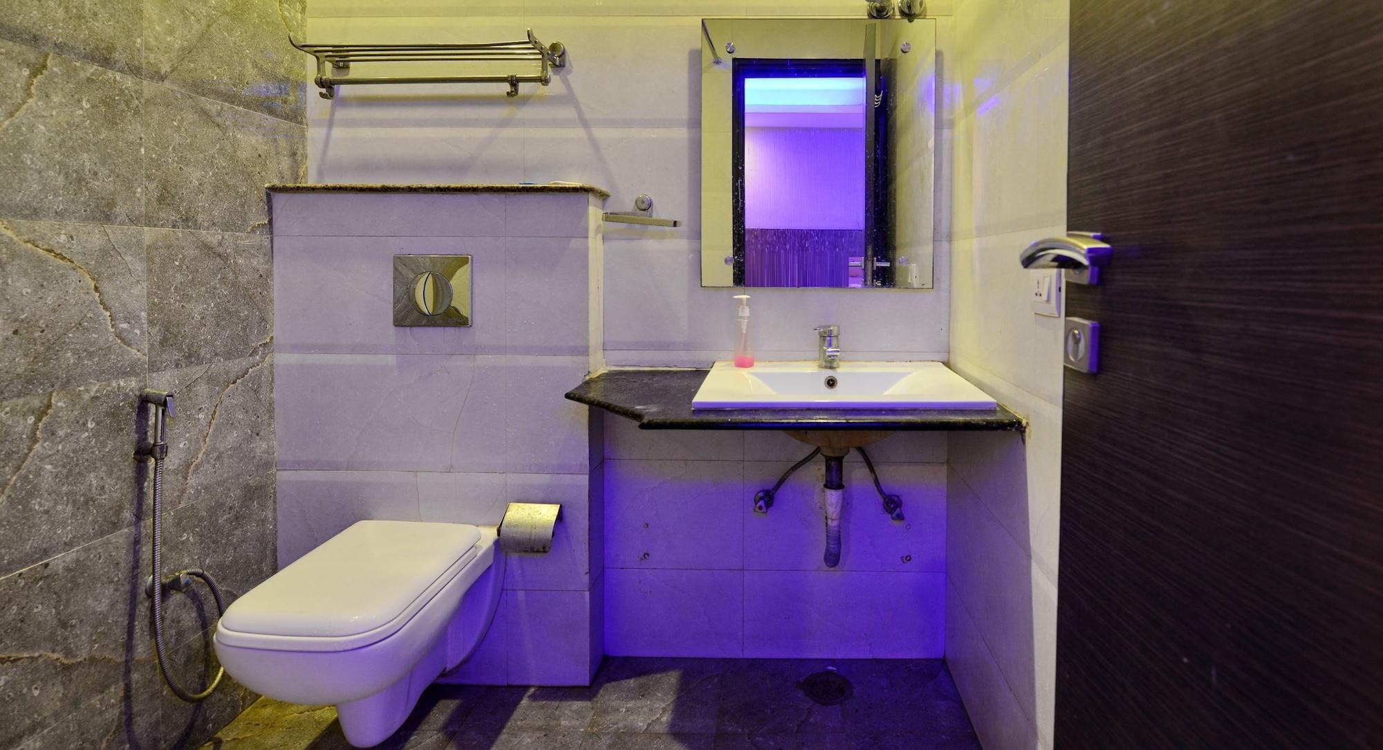 Hotel Emporio Near Railway Station