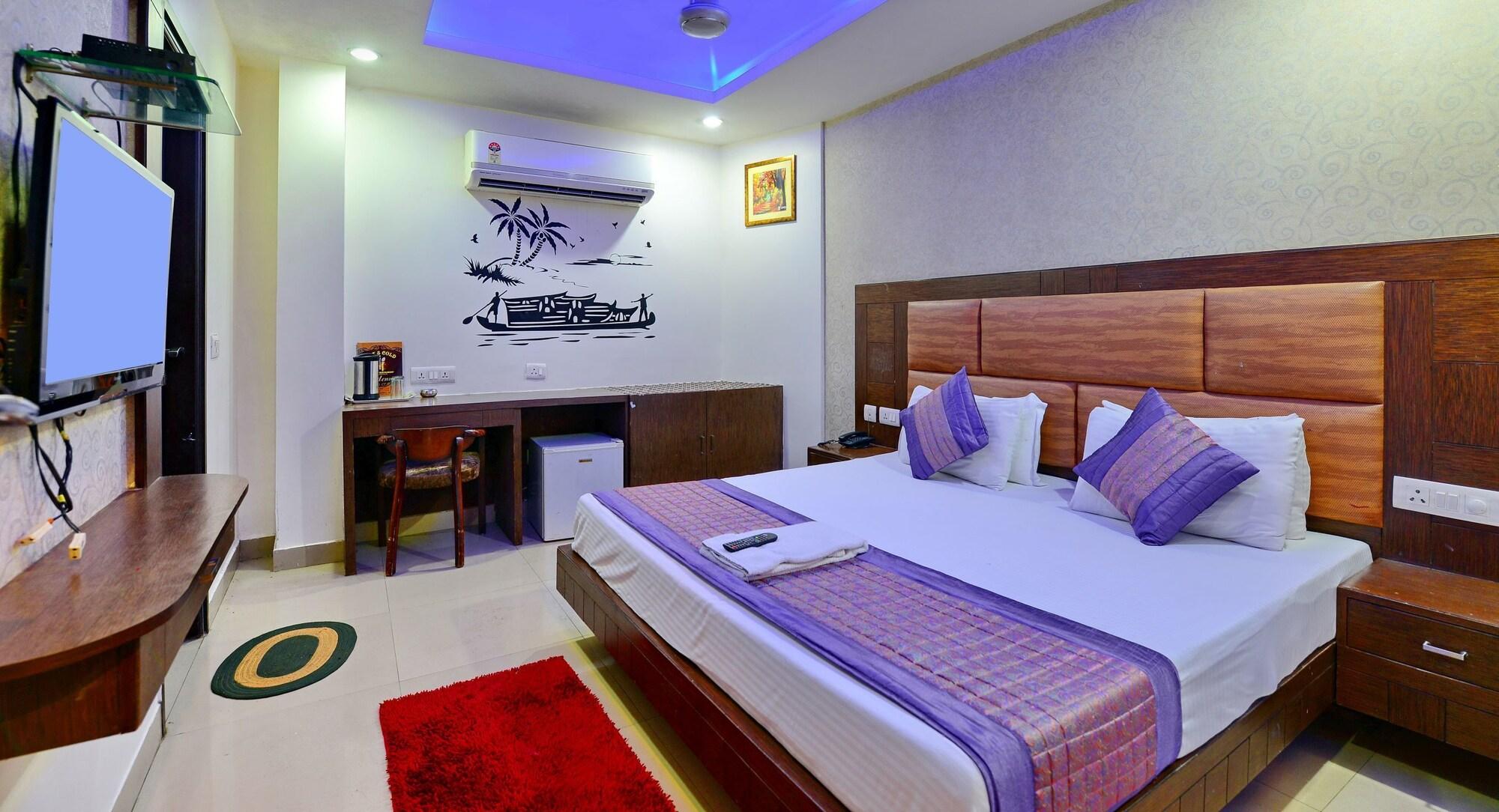 Emporio Near Railway Station 3*