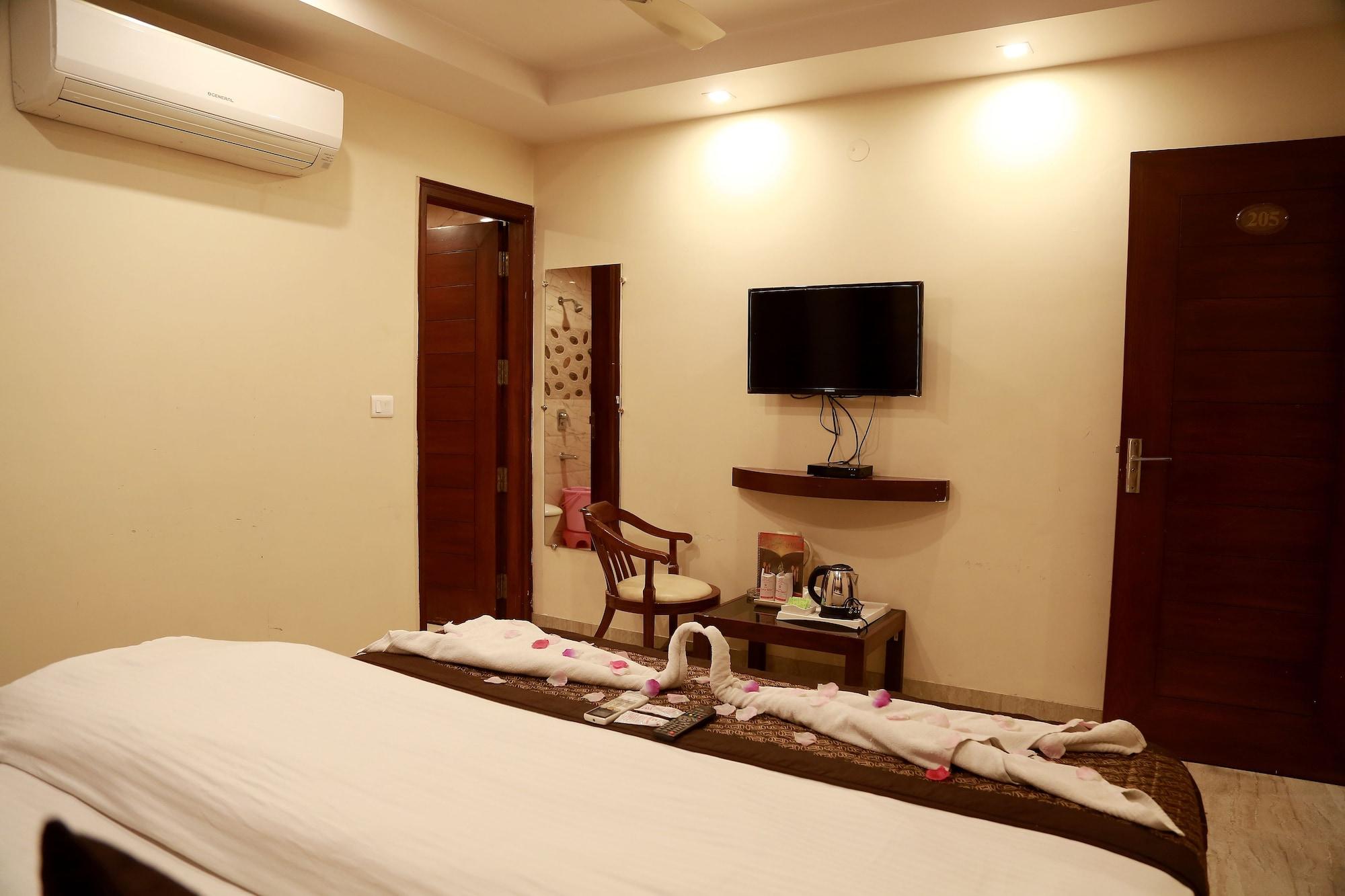 Geeta Saar Hotel