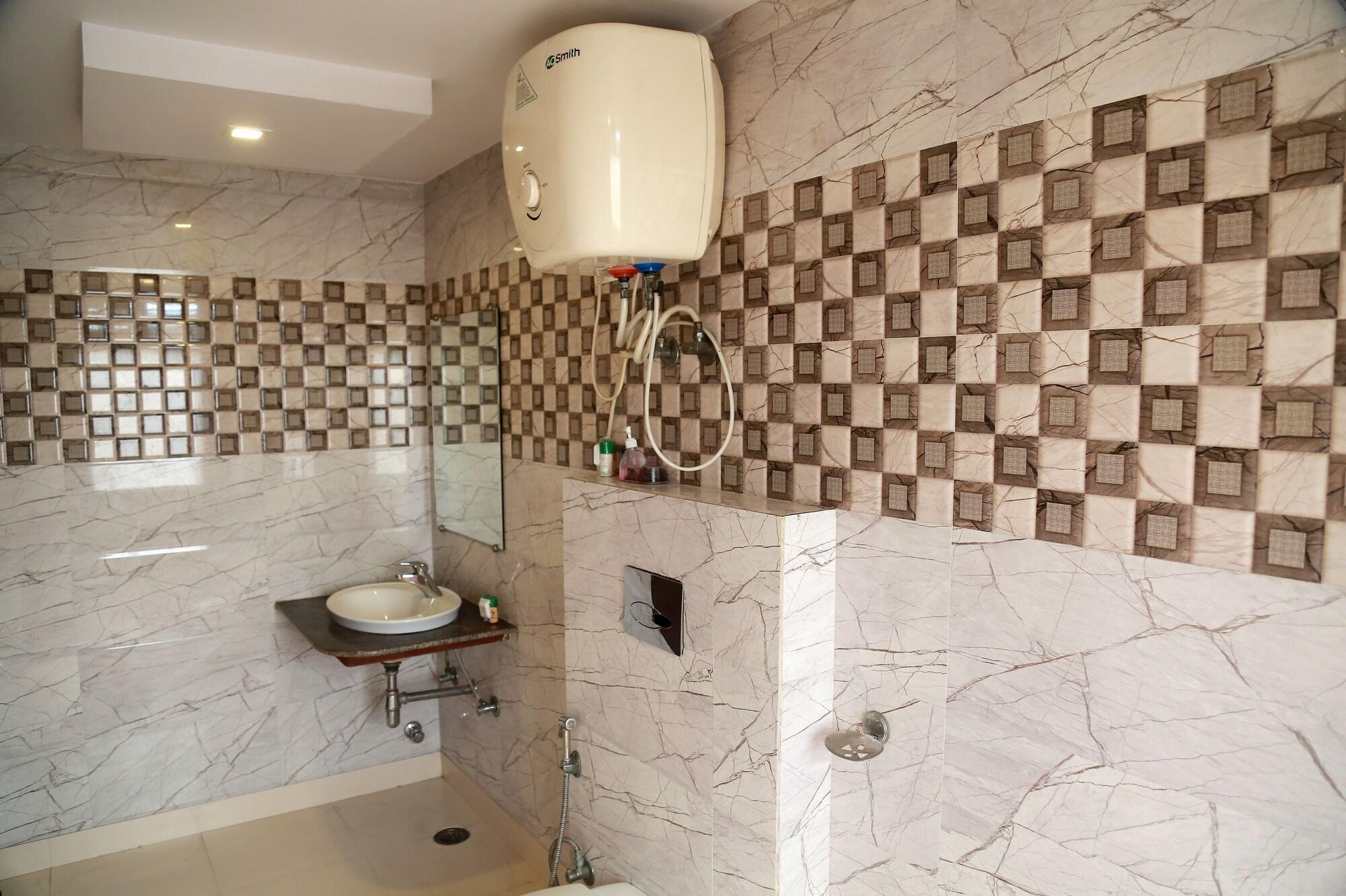 Geeta Saar Hotel
