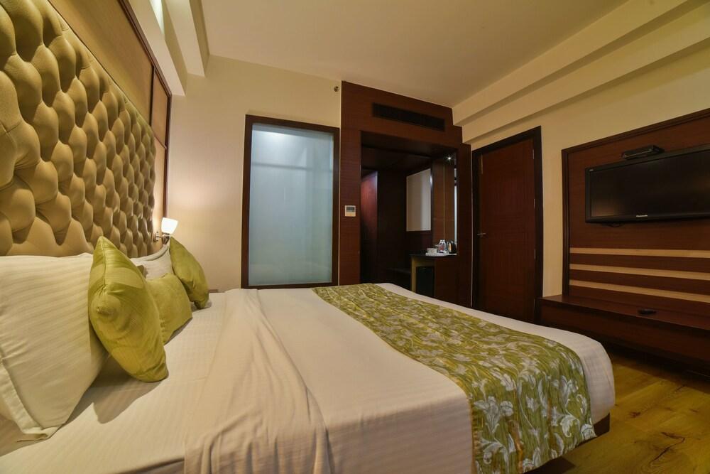 Hotel Mint Oodles 2 Mins To Nehru Enclave Metro New Delhi