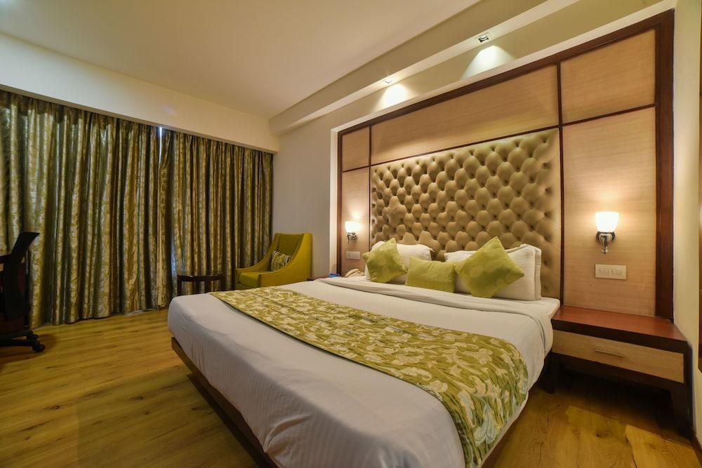 Mint Oodles 2 Mins To Nehru Enclave Metro Hotel 3*