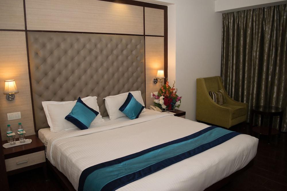 Mint Oodles 2 Mins To Nehru Enclave Metro 3* New Delhi
