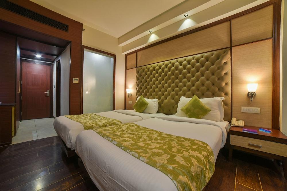 Hotel Mint Oodles 2 Mins To Nehru Enclave Metro New Delhi