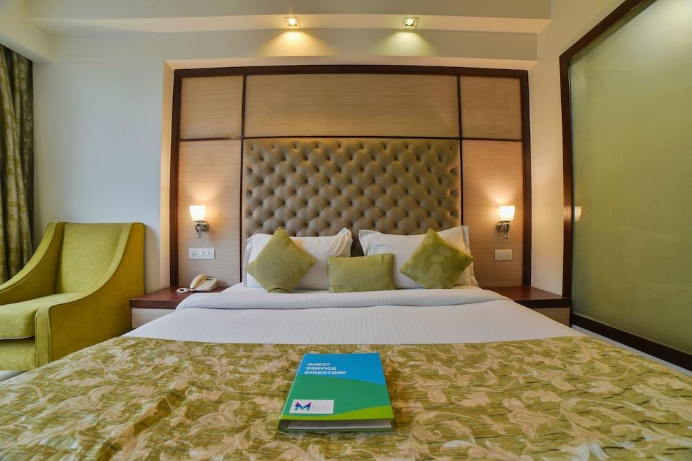 Mint Oodles 2 Mins To Nehru Enclave Metro 3*