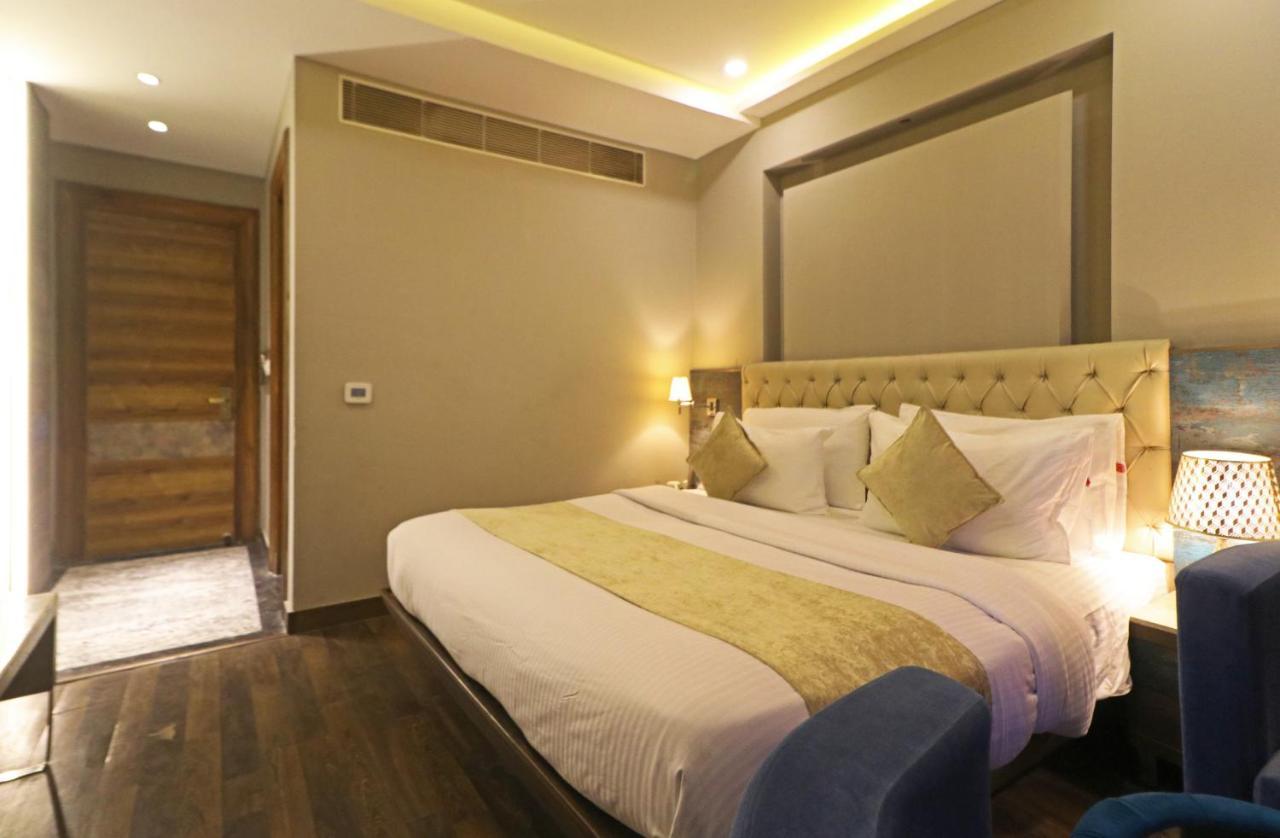 The Ivy Grand With Free Secured Parking 4*