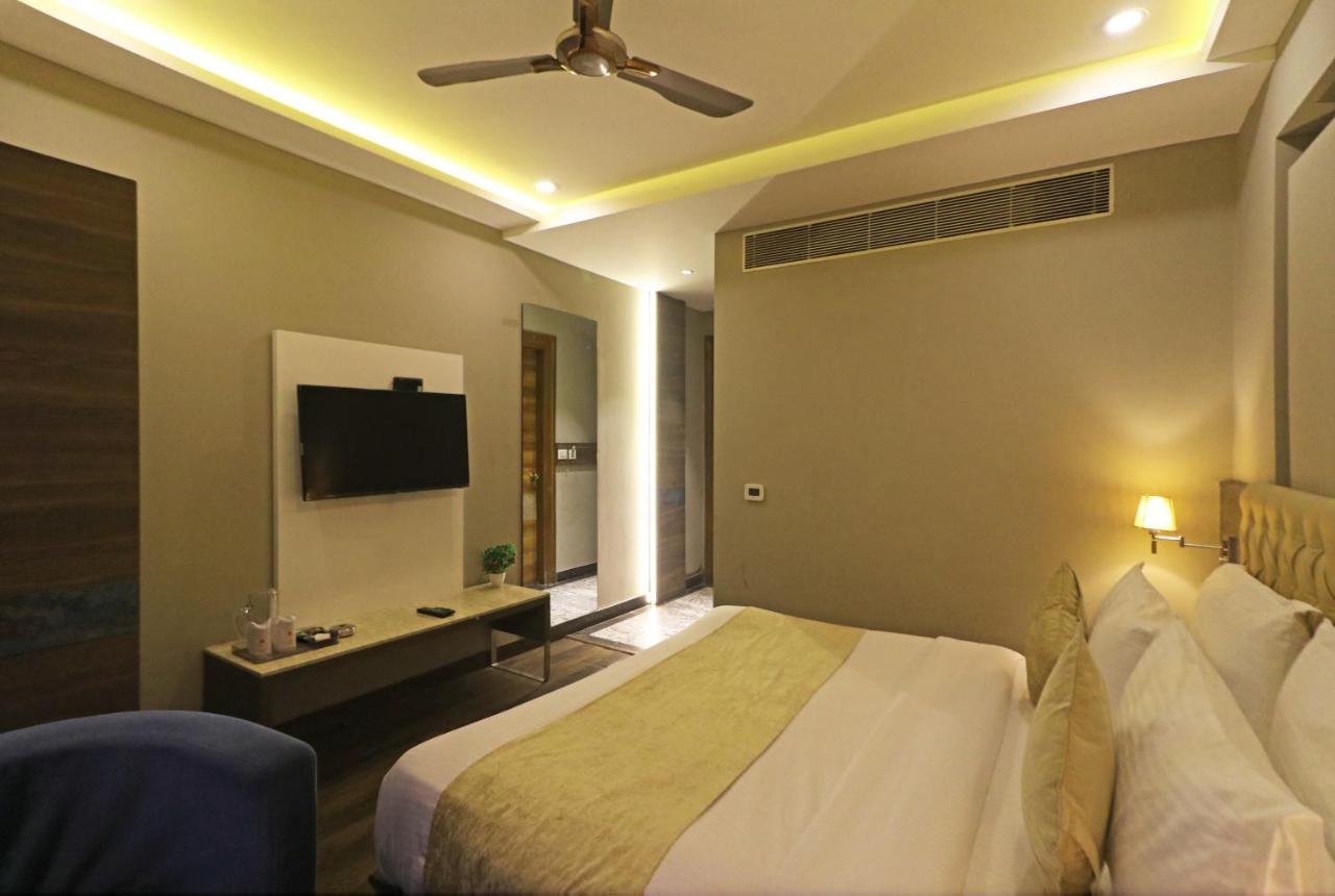 Hotel The Ivy Grand With Free Secured Parking New Delhi
