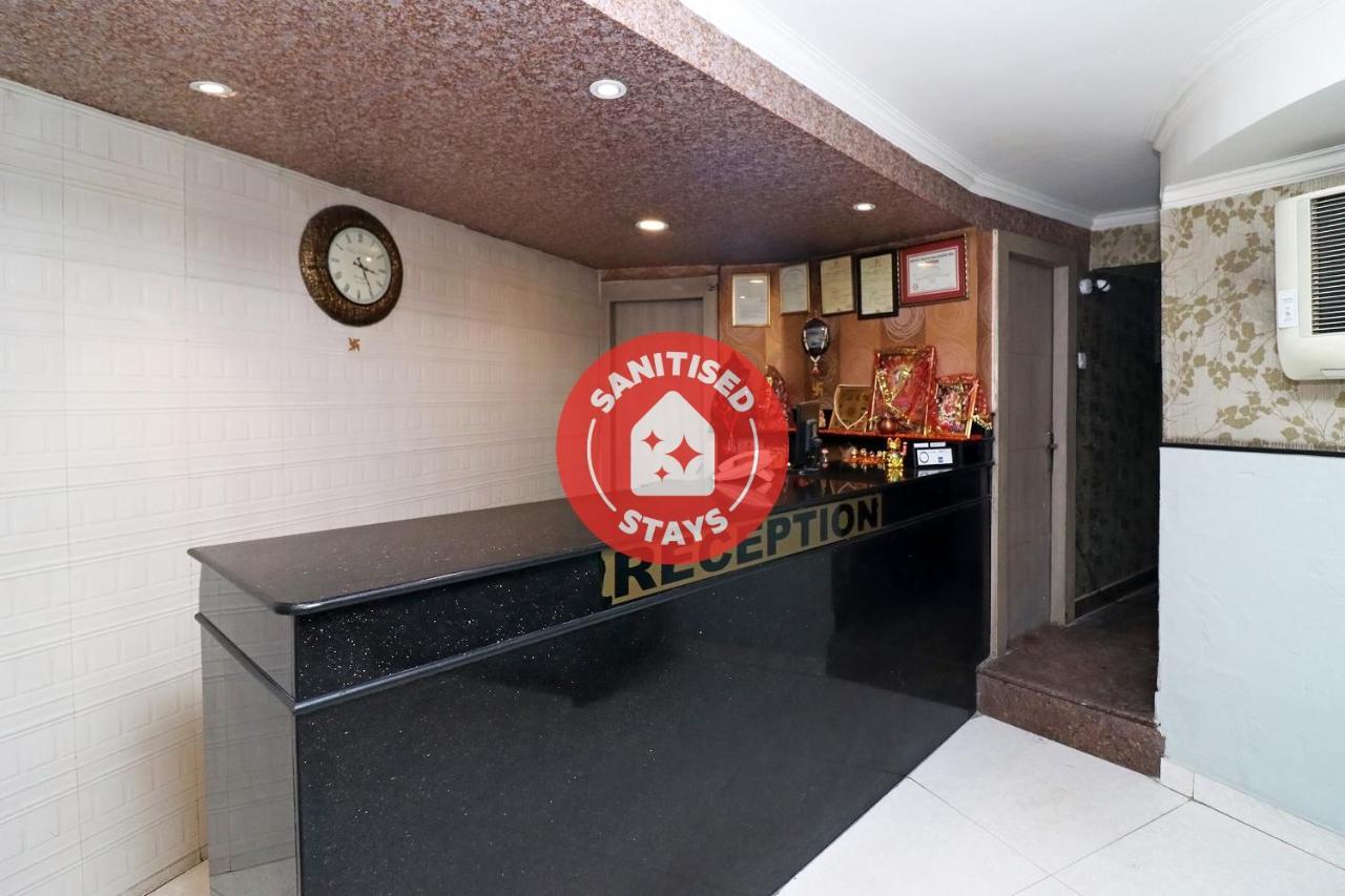 Oyo Metro Tower Near Ambience Mall 3* New Delhi