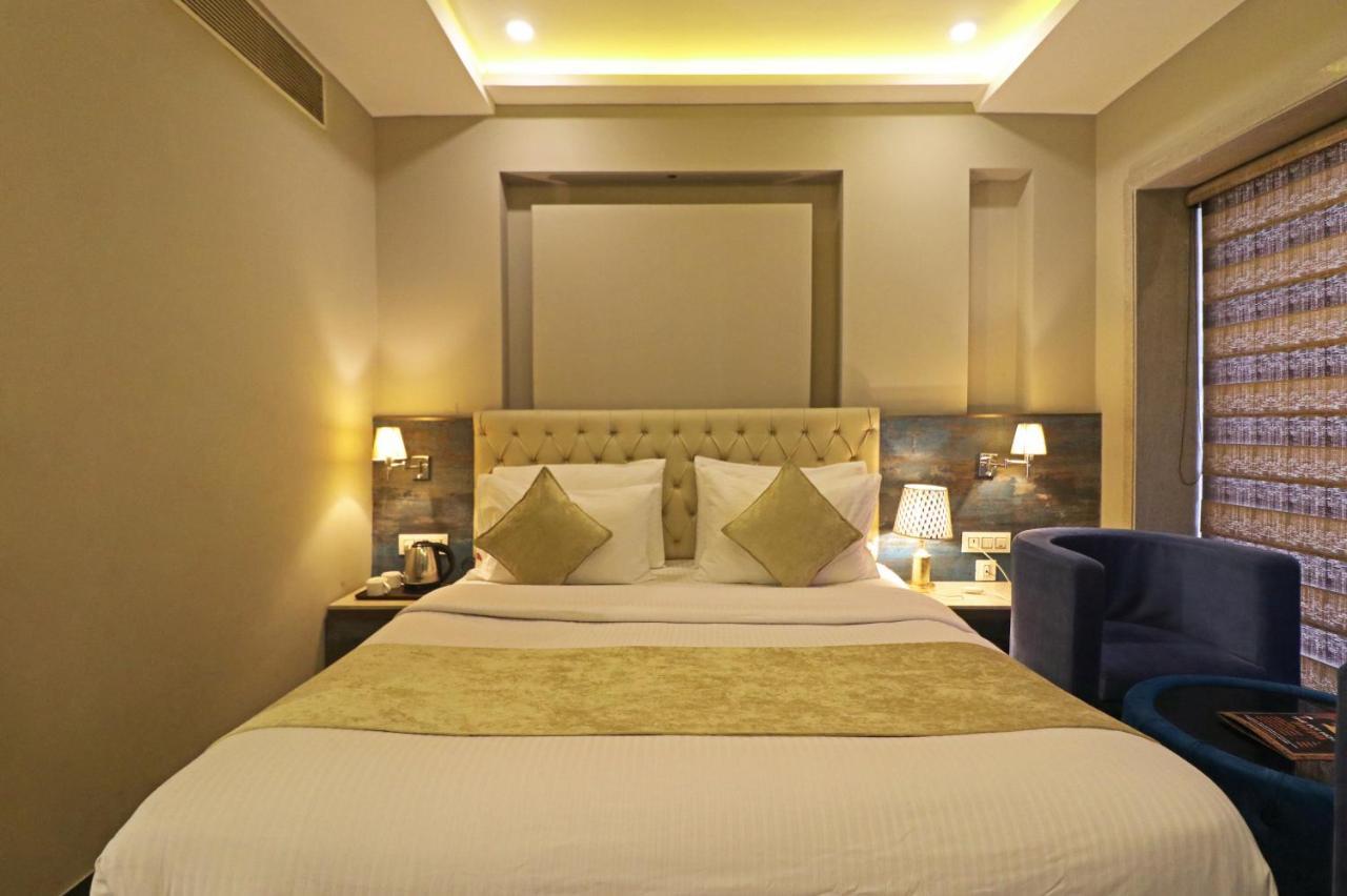 The Ivy Grand With Free Secured Parking 4*