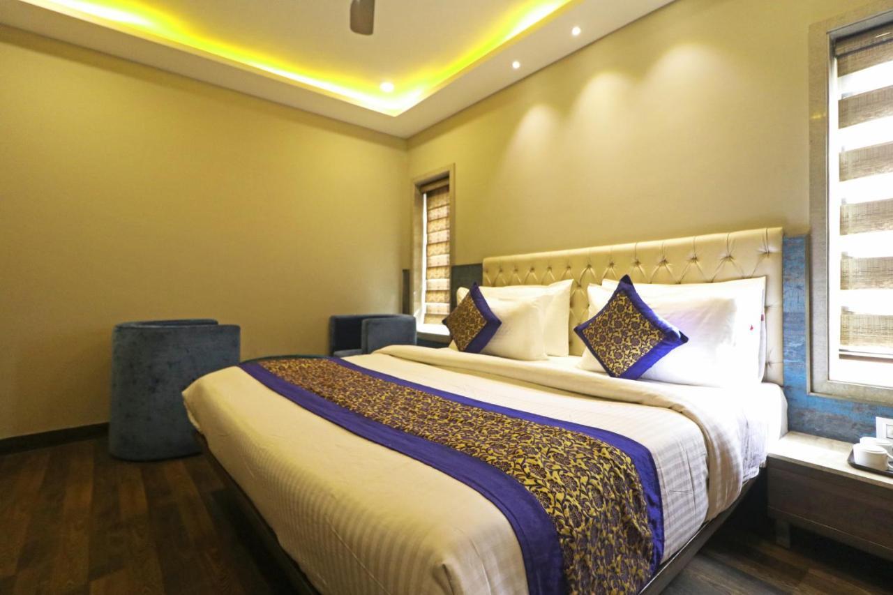 The Ivy Grand With Free Secured Parking 4* New Delhi
