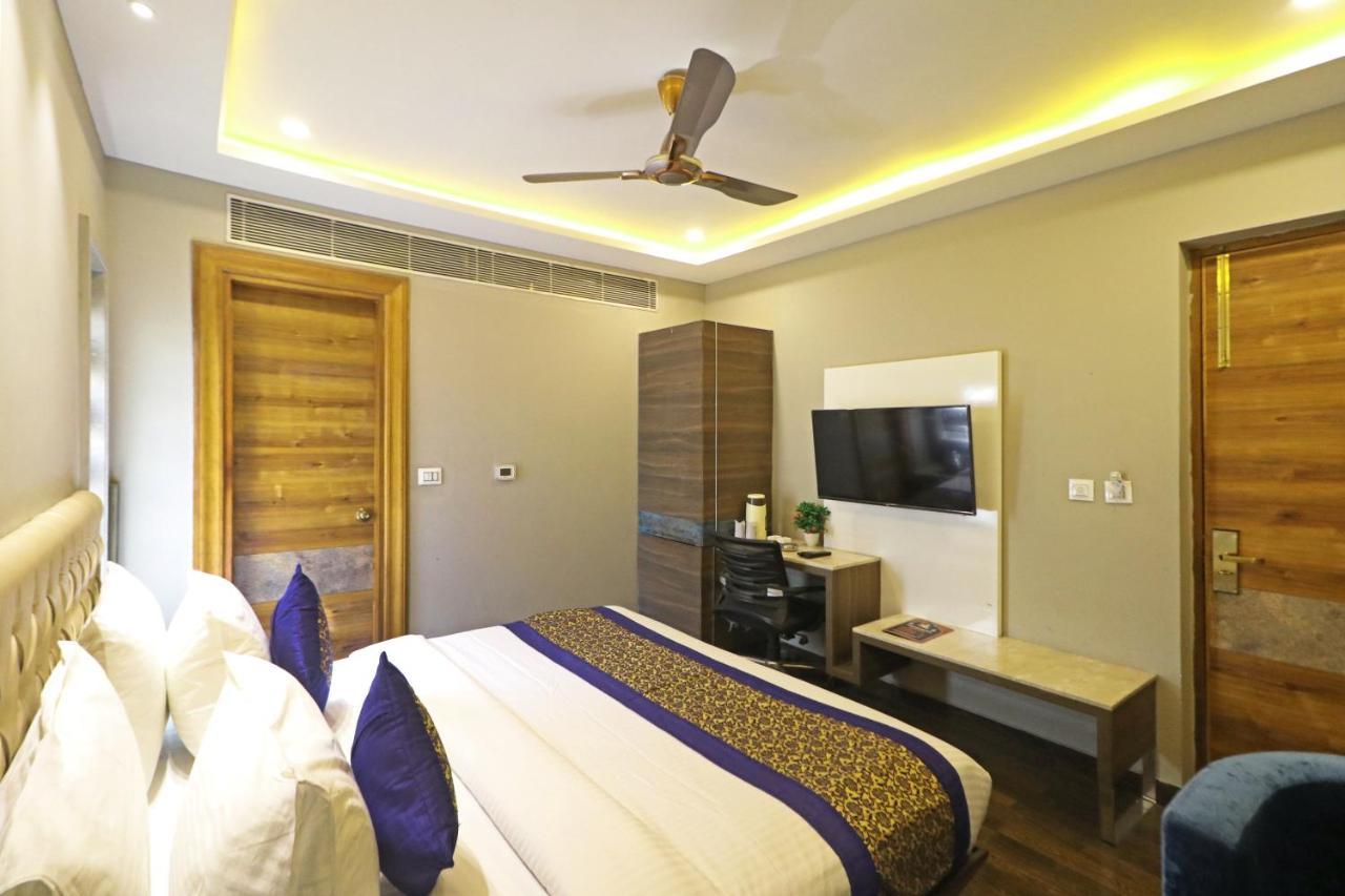The Ivy Grand With Free Secured Parking Hotel