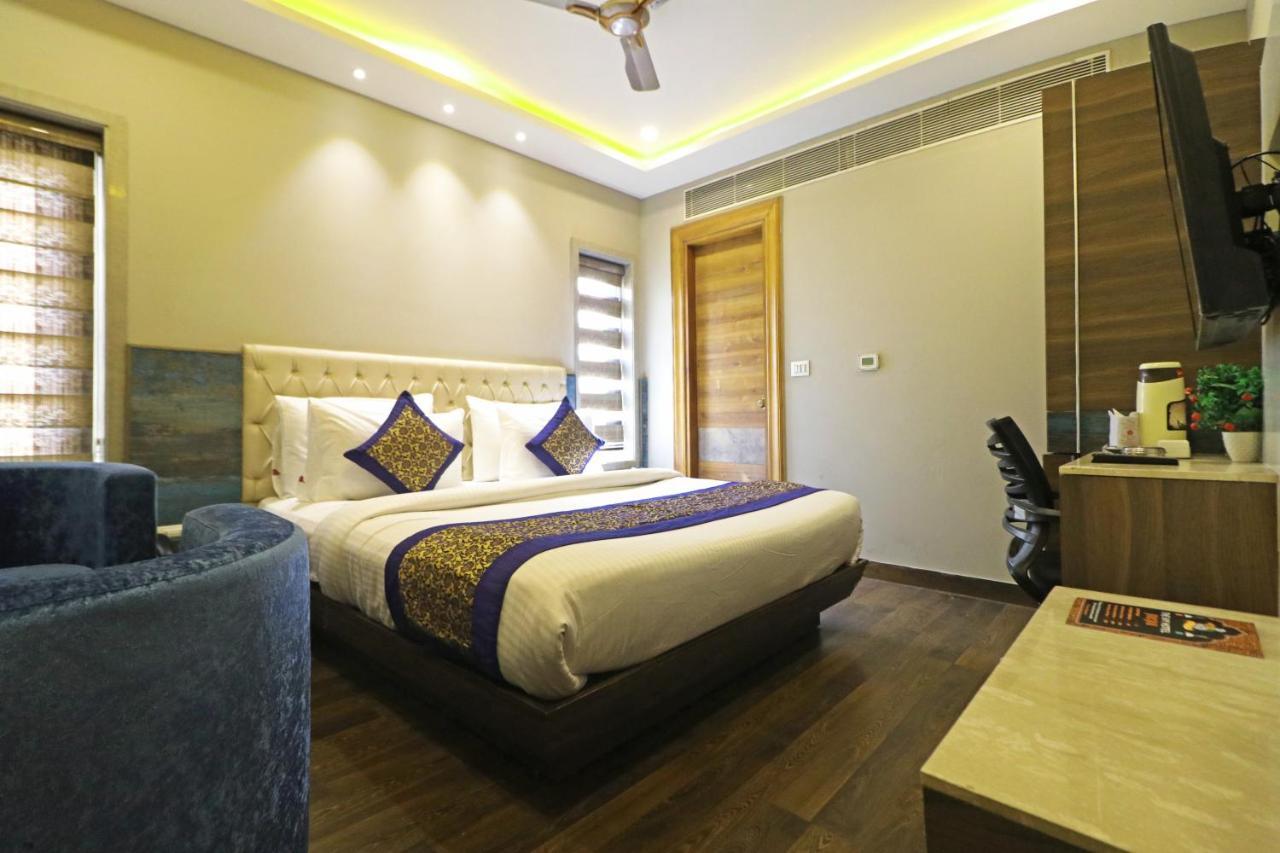 The Ivy Grand With Free Secured Parking Hotel 4*