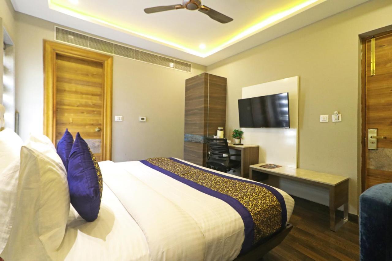 The Ivy Grand With Free Secured Parking