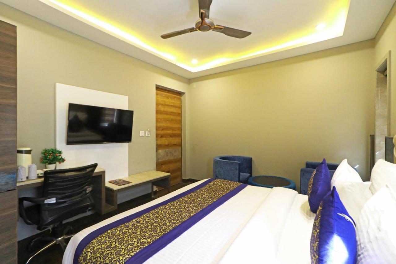 Hotel The Ivy Grand With Free Secured Parking