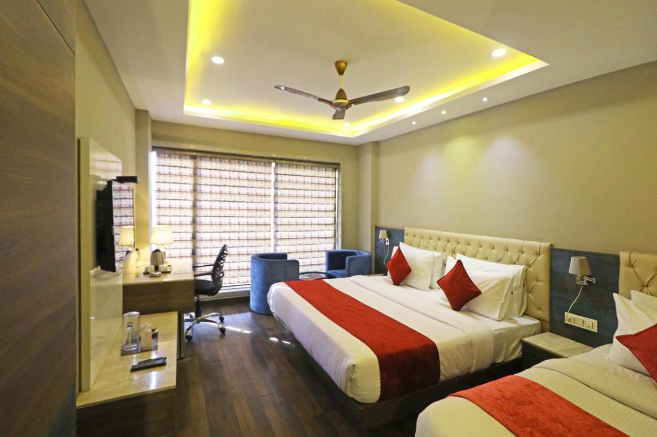 The Ivy Grand With Free Secured Parking Hotel