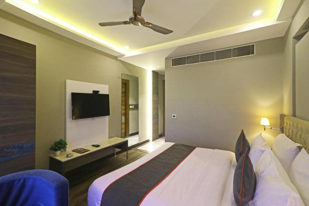 The Ivy Grand With Free Secured Parking