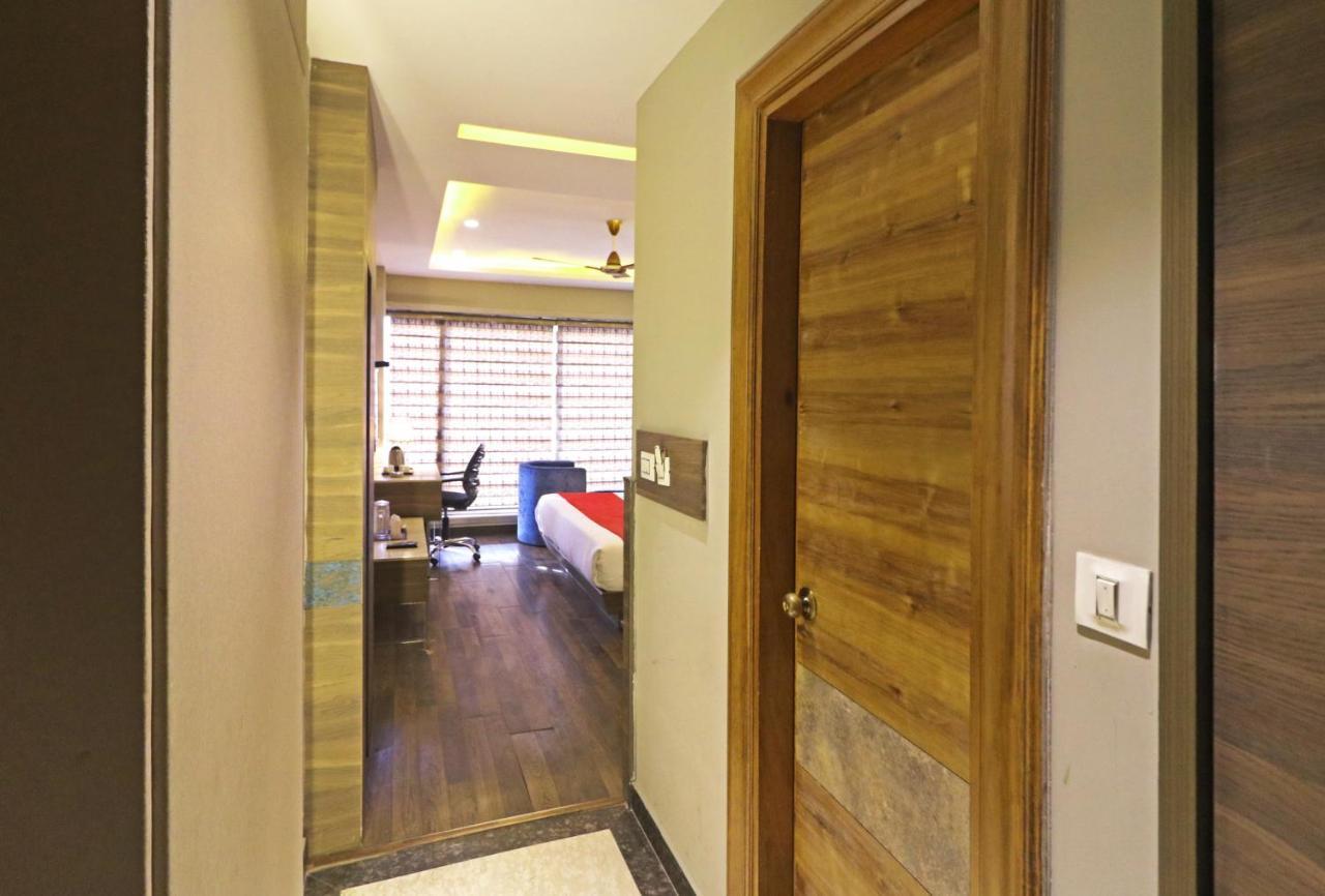 The Ivy Grand With Free Secured Parking 4*